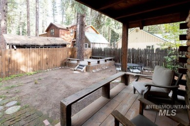 Enjoy the best of McCall living! Located on a dead end street on McCall Municipal Golf Course in Idaho - for sale on GolfHomes.com, golf home, golf lot