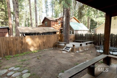 Enjoy the best of McCall living! Located on a dead end street on McCall Municipal Golf Course in Idaho - for sale on GolfHomes.com, golf home, golf lot