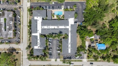 Fantastic opportunity for investors or first-time homebuyers! on Fort Myers Country Club in Florida - for sale on GolfHomes.com, golf home, golf lot