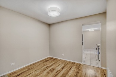 Newly refreshed 2 story townhome located in the desirable Indian on Willow Crest Golf Club in Illinois - for sale on GolfHomes.com, golf home, golf lot