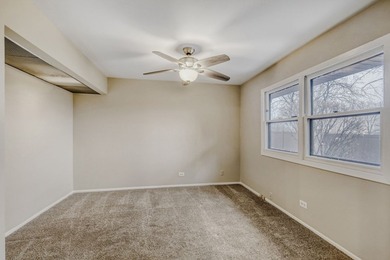 Newly refreshed 2 story townhome located in the desirable Indian on Willow Crest Golf Club in Illinois - for sale on GolfHomes.com, golf home, golf lot