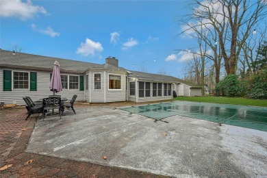 Rare opportunity to live in the sprawling ranch on a cul-de-sac on Huntington Country Club in New York - for sale on GolfHomes.com, golf home, golf lot