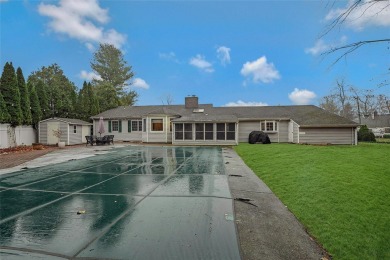 Rare opportunity to live in the sprawling ranch on a cul-de-sac on Huntington Country Club in New York - for sale on GolfHomes.com, golf home, golf lot