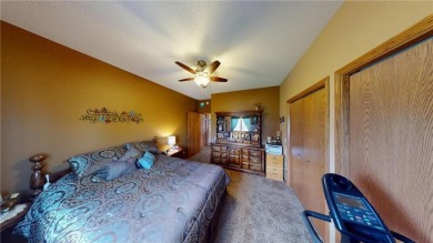 This two bed/two bath home has no steps anywhere, is close to on Green Lea Golf Course in Minnesota - for sale on GolfHomes.com, golf home, golf lot