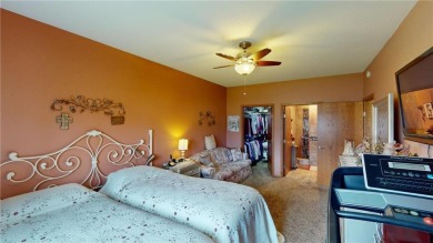 This two bed/two bath home has no steps anywhere, is close to on Green Lea Golf Course in Minnesota - for sale on GolfHomes.com, golf home, golf lot