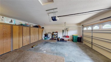 This two bed/two bath home has no steps anywhere, is close to on Green Lea Golf Course in Minnesota - for sale on GolfHomes.com, golf home, golf lot