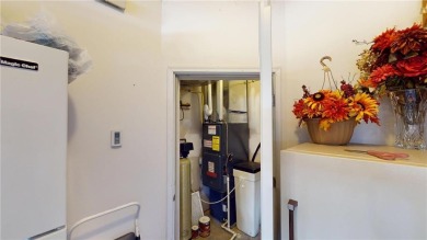 This two bed/two bath home has no steps anywhere, is close to on Green Lea Golf Course in Minnesota - for sale on GolfHomes.com, golf home, golf lot
