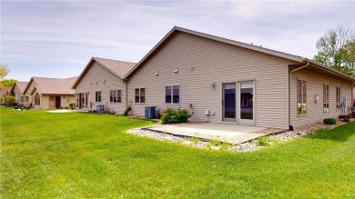 This two bed/two bath home has no steps anywhere, is close to on Green Lea Golf Course in Minnesota - for sale on GolfHomes.com, golf home, golf lot