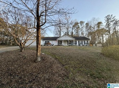 Wonderful spacious 1 level home with 4 bedrooms and 2 full baths on Lakeview Country Club in Alabama - for sale on GolfHomes.com, golf home, golf lot