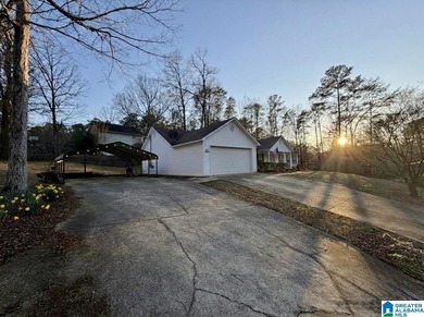 Wonderful spacious 1 level home with 4 bedrooms and 2 full baths on Lakeview Country Club in Alabama - for sale on GolfHomes.com, golf home, golf lot