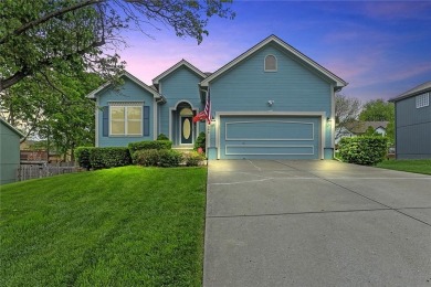 Welcome home to lake life in Harborview! This gorgeous reverse 1 on Paradise Pointe Golf Complex in Missouri - for sale on GolfHomes.com, golf home, golf lot