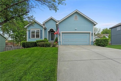 Welcome home to lake life in Harborview! This gorgeous reverse 1 on Paradise Pointe Golf Complex in Missouri - for sale on GolfHomes.com, golf home, golf lot