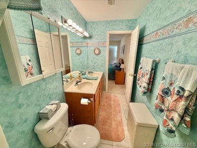 Sharp 2-bedroom, 2-bath condo with Lakeview & lake access on Lake Valley Country Club in Missouri - for sale on GolfHomes.com, golf home, golf lot