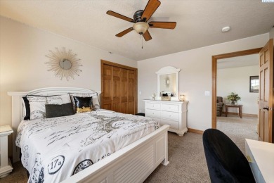 MLS# 284473 Custom built Parade Home that backs up to Horn on Horn Rapids Golf Club in Washington - for sale on GolfHomes.com, golf home, golf lot