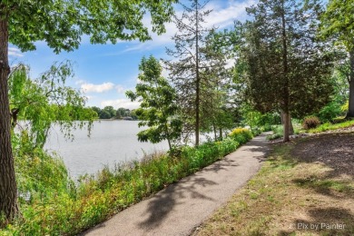 PREMIUM LAKE LOCATION! LAKE VIEWS FROM BALCONY, LIVING ROOM on Lake Barrington Shores Golf Course in Illinois - for sale on GolfHomes.com, golf home, golf lot