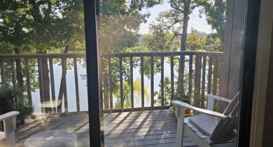 PREMIUM LAKE LOCATION! LAKE VIEWS FROM BALCONY, LIVING ROOM on Lake Barrington Shores Golf Course in Illinois - for sale on GolfHomes.com, golf home, golf lot