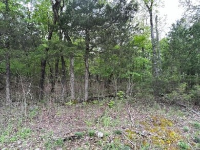 Lovely corner lot located on Table Rock Drive.  Deep lot with on Holiday Island Golf Course in Arkansas - for sale on GolfHomes.com, golf home, golf lot