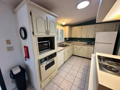 This 2-bedroom, 2 bathrooms Palm Harbor home is located on the on Del Tura Golf and Country Club in Florida - for sale on GolfHomes.com, golf home, golf lot