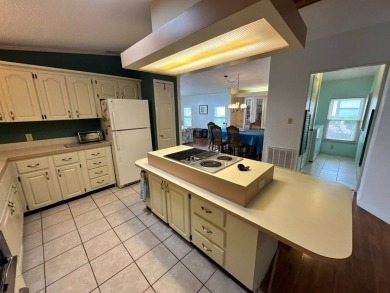 This 2-bedroom, 2 bathrooms Palm Harbor home is located on the on Del Tura Golf and Country Club in Florida - for sale on GolfHomes.com, golf home, golf lot