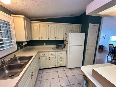 This 2-bedroom, 2 bathrooms Palm Harbor home is located on the on Del Tura Golf and Country Club in Florida - for sale on GolfHomes.com, golf home, golf lot