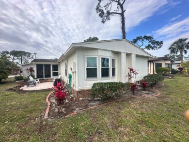 This 2-bedroom, 2 bathrooms Palm Harbor home is located on the on Del Tura Golf and Country Club in Florida - for sale on GolfHomes.com, golf home, golf lot
