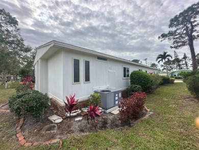 This 2-bedroom, 2 bathrooms Palm Harbor home is located on the on Del Tura Golf and Country Club in Florida - for sale on GolfHomes.com, golf home, golf lot