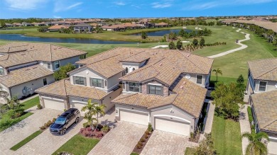 This stunning three-bedroom, two-bath second floor coach home on Lakewood National Golf Club in Florida - for sale on GolfHomes.com, golf home, golf lot