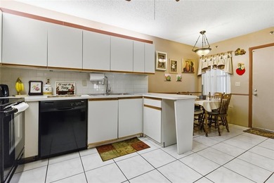 Calling ALL GOLFERS & SNOWBIRDS! Pristine, Beautiful & LARGE, 3 on  in Florida - for sale on GolfHomes.com, golf home, golf lot