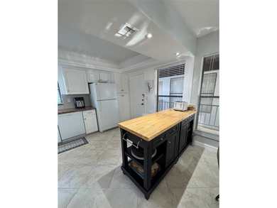 Enjoying enhanced privacy, serenity, and abundant natural light on Inverrary Country Club in Florida - for sale on GolfHomes.com, golf home, golf lot