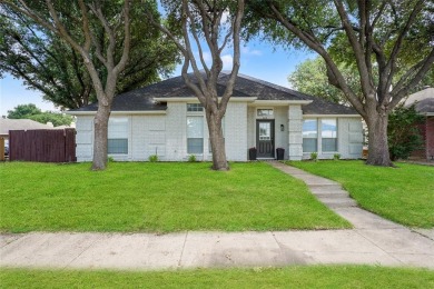 Discover your perfect family haven in this updated home! Ideally on Stewart Peninsula Golf Course in Texas - for sale on GolfHomes.com, golf home, golf lot