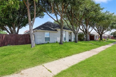 Discover your perfect family haven in this updated home! Ideally on Stewart Peninsula Golf Course in Texas - for sale on GolfHomes.com, golf home, golf lot