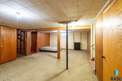 ORIGINAL OWER HOME! This 3+ bedroom ranch was custom built in on The Bridges At Beresford in South Dakota - for sale on GolfHomes.com, golf home, golf lot