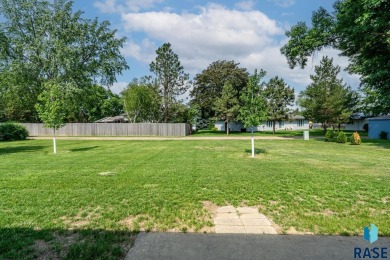 ORIGINAL OWER HOME! This 3+ bedroom ranch was custom built in on The Bridges At Beresford in South Dakota - for sale on GolfHomes.com, golf home, golf lot
