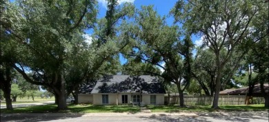 This beautifully remodeled, well maintained home has big on Alice Municipal Golf Course in Texas - for sale on GolfHomes.com, golf home, golf lot