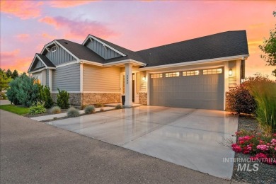 This immaculate single level home is located in a quiet on SpurWing Country Club in Idaho - for sale on GolfHomes.com, golf home, golf lot