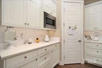 This immaculate single level home is located in a quiet on SpurWing Country Club in Idaho - for sale on GolfHomes.com, golf home, golf lot