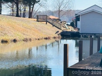 This is what you've been waiting for....A reasonably priced on Piney Point Golf Club in North Carolina - for sale on GolfHomes.com, golf home, golf lot