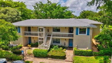 This bright 2nd floor 3 BR/2BTH convertible condo with fantastic on Hunters Run Golf and Country Club in Florida - for sale on GolfHomes.com, golf home, golf lot