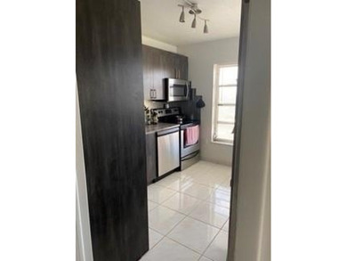 Highly motivated seller offering concessions for the long on Inverrary Country Club in Florida - for sale on GolfHomes.com, golf home, golf lot