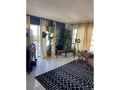 Highly motivated seller offering concessions for the long on Inverrary Country Club in Florida - for sale on GolfHomes.com, golf home, golf lot