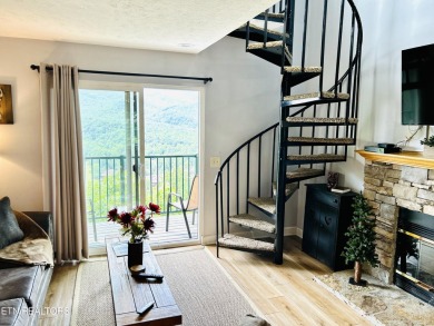 This 2-bedroom 1 bath luxury condo can accommodate up to 6 on Bent Creek Golf Course in Tennessee - for sale on GolfHomes.com, golf home, golf lot