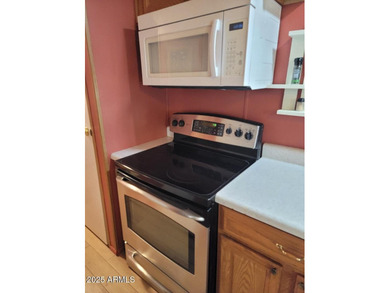 This is a lovely 2 bedroom 2 bath partially furnished home on 3 Parks Fairways in Arizona - for sale on GolfHomes.com, golf home, golf lot