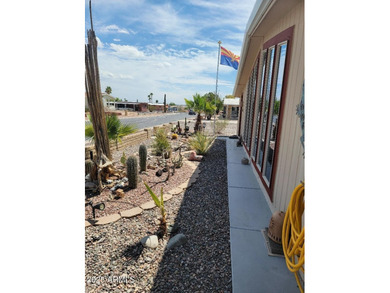 This is a lovely 2 bedroom 2 bath partially furnished home on 3 Parks Fairways in Arizona - for sale on GolfHomes.com, golf home, golf lot