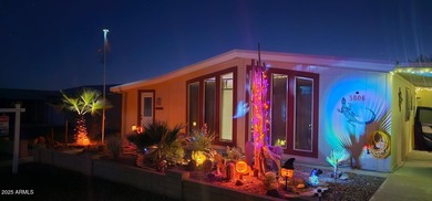 This is a lovely 2 bedroom 2 bath partially furnished home on 3 Parks Fairways in Arizona - for sale on GolfHomes.com, golf home, golf lot