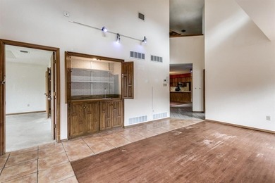 This 3-bedroom, 2.5-bath home with a 2-car garage offers great on Trophy Club of Dallas in Texas - for sale on GolfHomes.com, golf home, golf lot