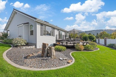 Welcome to this beautifully remodeled, single-level home in the on  in Washington - for sale on GolfHomes.com, golf home, golf lot