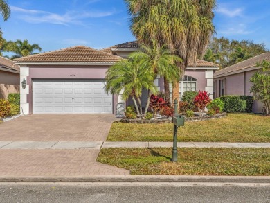 Great home in popular Aberdeen Country Club! 2 bedroom plus on Aberdeen Golf and Country Club in Florida - for sale on GolfHomes.com, golf home, golf lot