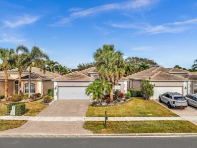 Great home in popular Aberdeen Country Club! 2 bedroom plus on Aberdeen Golf and Country Club in Florida - for sale on GolfHomes.com, golf home, golf lot