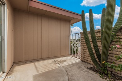 Welcome to this charming Sun City home featuring 2 spacious on PalmBrook Country Club in Arizona - for sale on GolfHomes.com, golf home, golf lot