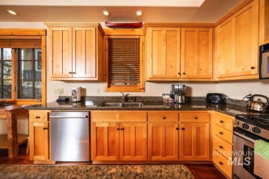 Turnkey McCall Getaway--- Enjoy effortless living in beautiful on McCall Municipal Golf Course in Idaho - for sale on GolfHomes.com, golf home, golf lot